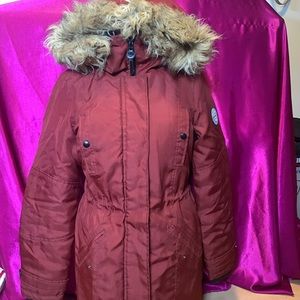Vero moda burgundy HEAVY jacket. Thick and warm. Size xs. Removable fure